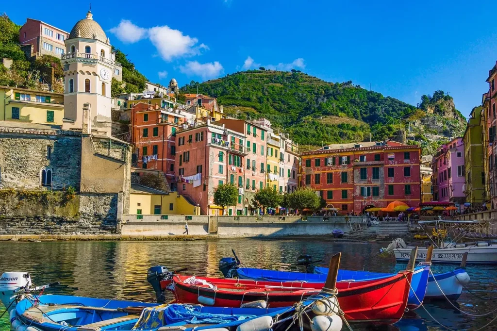 City break Europe - Village côtier d’Italie au coucher de soleil