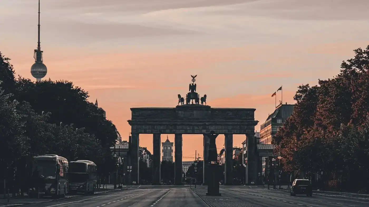 monument berlin au levé de soleil