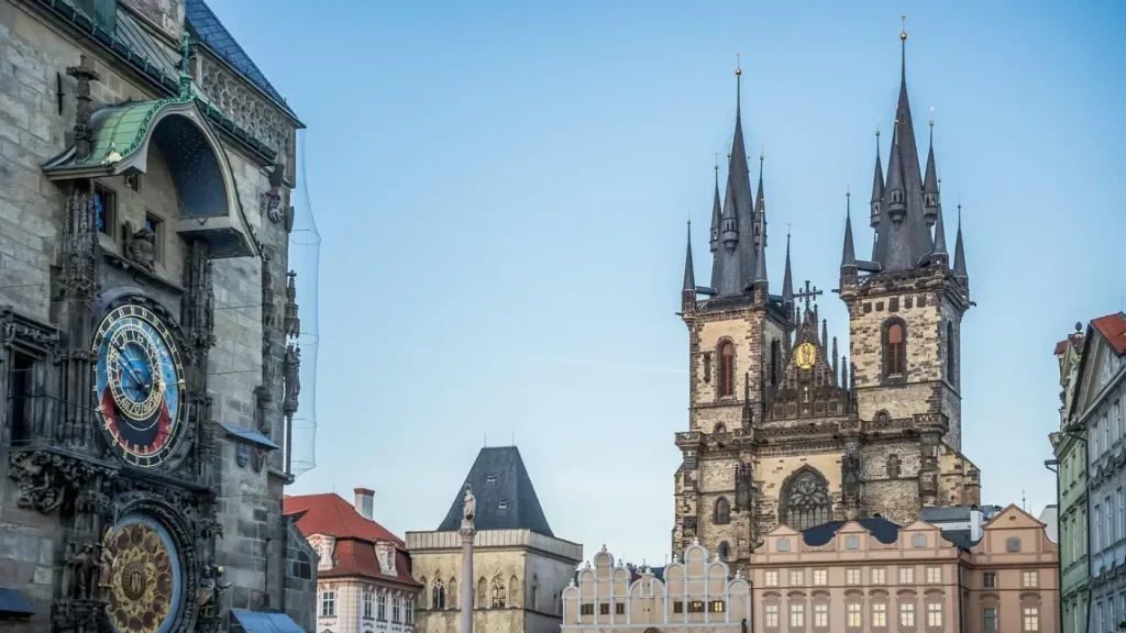 Vue sur la place de la vieille ville à Prague