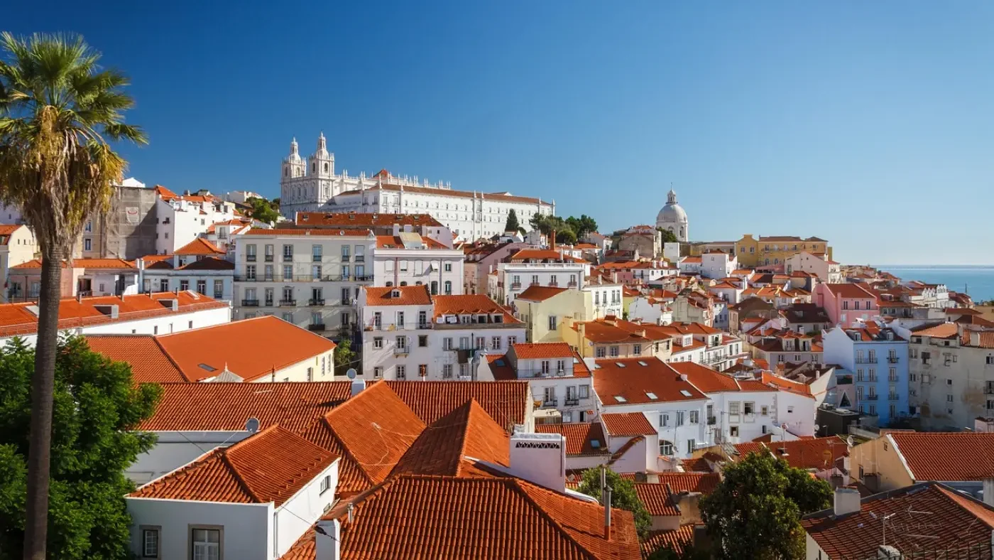 Vue sur les toits du quartier de l'Alfama à Lisbonne